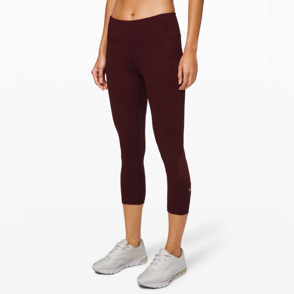 Lululemon women’s Pace Rival Crop Leggings in Garnet. Size 4